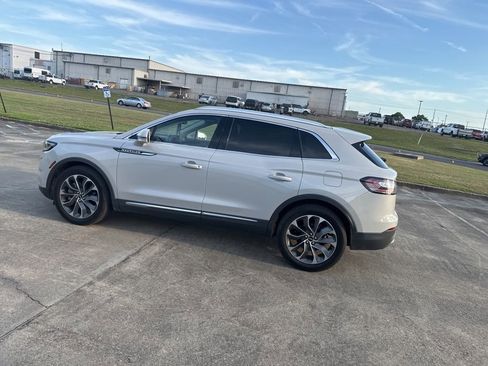 Used 2022 Lincoln Nautilus Reserve image 9