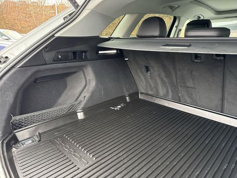 Used 2022 Audi e-tron Premium w/ Convenience Plus Package image 18