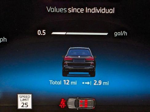 Used 2025 BMW X7 M60i image 10