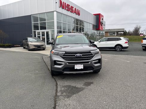 Used 2023 Ford Explorer XLT w/ Equipment Group 202A AWD/4WD image 16