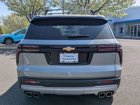 Used 2025 Chevrolet Traverse LT image 5