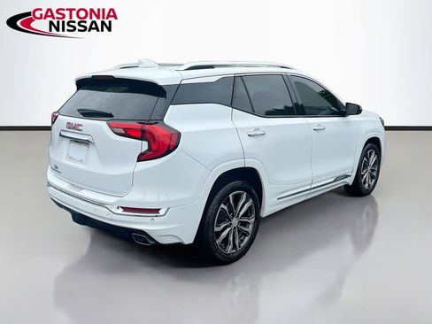 Used 2020 GMC Terrain Denali w/ Denali Premium Package FWD image 9