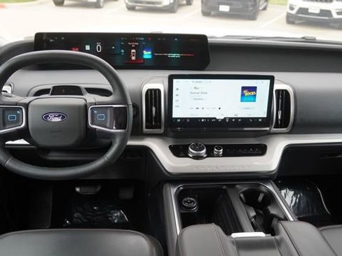 Used 2025 Ford Expedition Active AWD/4WD image 16