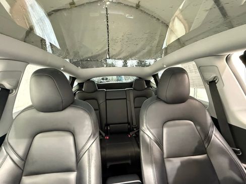 Used 2021 Tesla Model Y Standard Range image 29