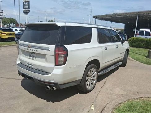 Used 2021 Chevrolet Suburban Premier w/ Premium Package AWD/4WD image 4