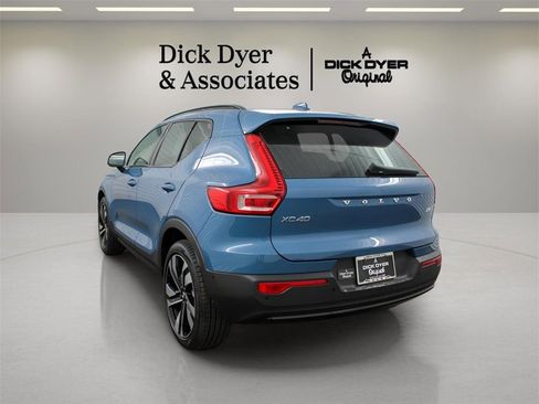 New 2025 Volvo XC40 B5 Ultra w/ Climate Package image 4