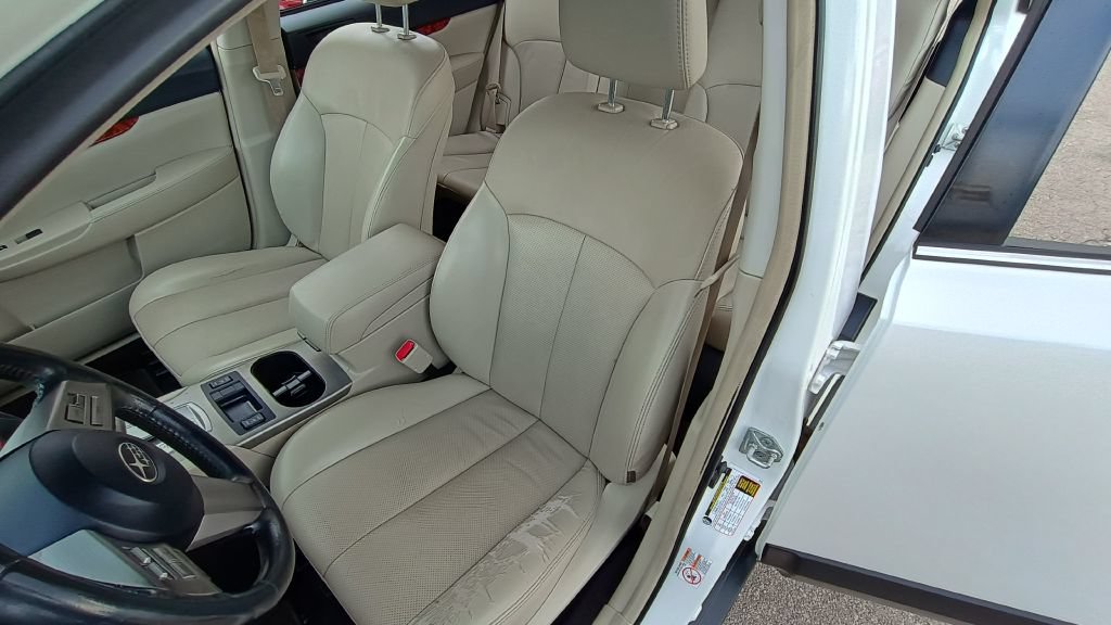 Used 2011 Subaru Outback 3.6R Limited w/ PWR Moonroof Pkg AWD/4WD image 14