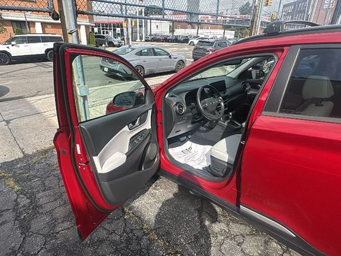 Used 2023 Hyundai Kona Limited AWD/4WD image 9