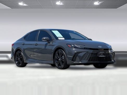 Used 2025 Toyota Camry XSE FWD image 6