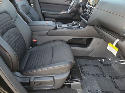 New 2025 Nissan Pathfinder Rock Creek image 17