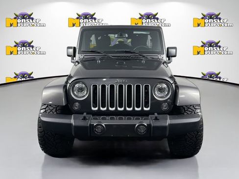 Used 2018 Jeep Wrangler Unlimited Sahara w/ Dual Top Group AWD/4WD image 2