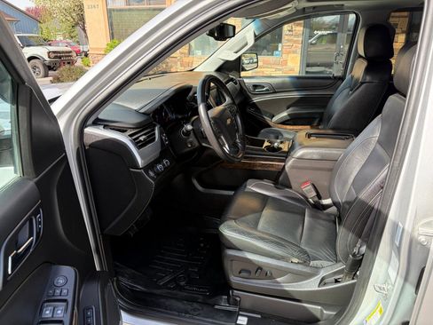 Used 2017 Chevrolet Suburban LT image 4