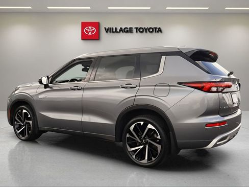 Used 2023 Mitsubishi Outlander SEL AWD/4WD image 3