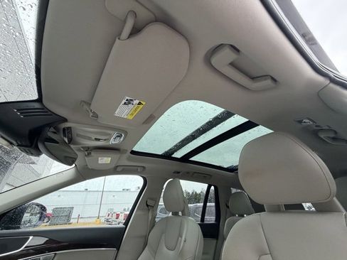 Used 2016 Volvo XC90 T6 Momentum w/ Momentum Plus Package image 23