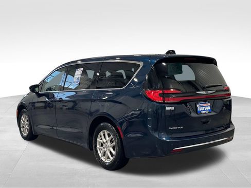 Used 2024 Chrysler Pacifica Touring-L FWD image 5