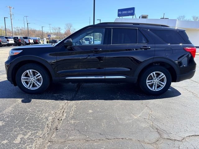 Used 2023 Ford Explorer XLT w/ Equipment Group 202A AWD/4WD image 3