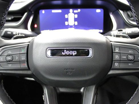 New 2025 Jeep Grand Cherokee Laredo image 11