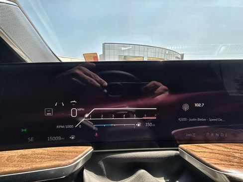 Used 2025 Cadillac Escalade ESV Sport Platinum w/ LPO, ONYX Package AWD/4WD image 15