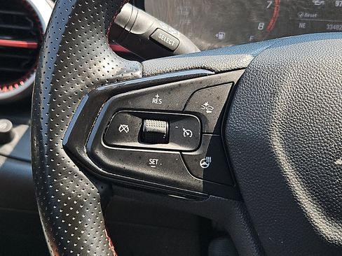 Used 2024 Chevrolet Trax RS w/ Sunroof Package FWD image 21