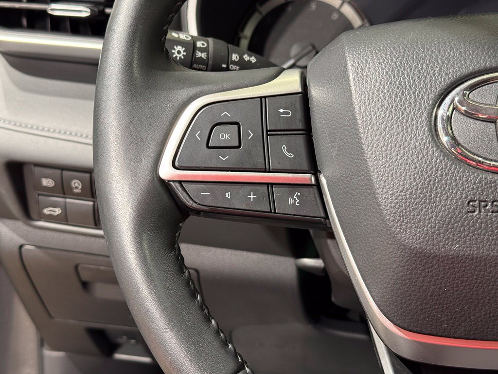 Used 2025 Toyota Highlander XLE AWD/4WD image 26