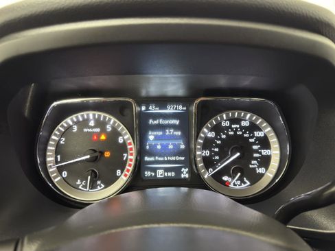 Used 2017 Nissan Titan SV image 22