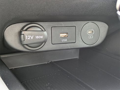 Certified 2025 Hyundai Elantra Limited image 22