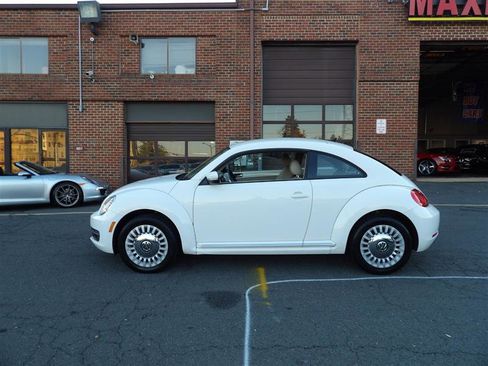 Used 2013 Volkswagen Beetle 2.5 image 4