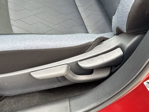 Used 2025 Nissan Versa SV FWD image 14
