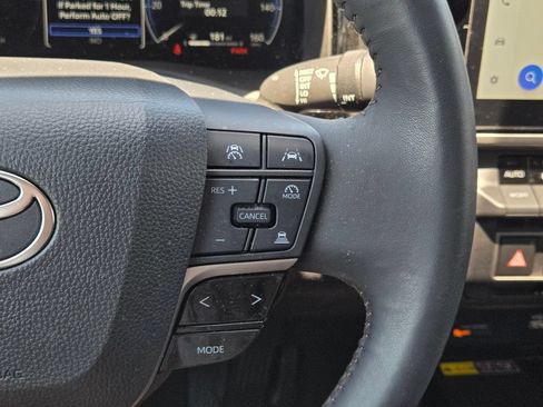 Used 2025 Toyota Camry XLE FWD image 22