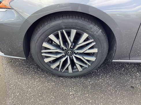 Used 2025 Nissan Altima 2.5 SV FWD image 30