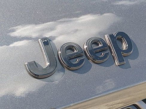 New 2026 Jeep Grand Cherokee Altitude image 13