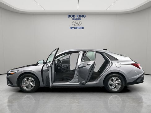 New 2026 Hyundai Elantra SE FWD image 28