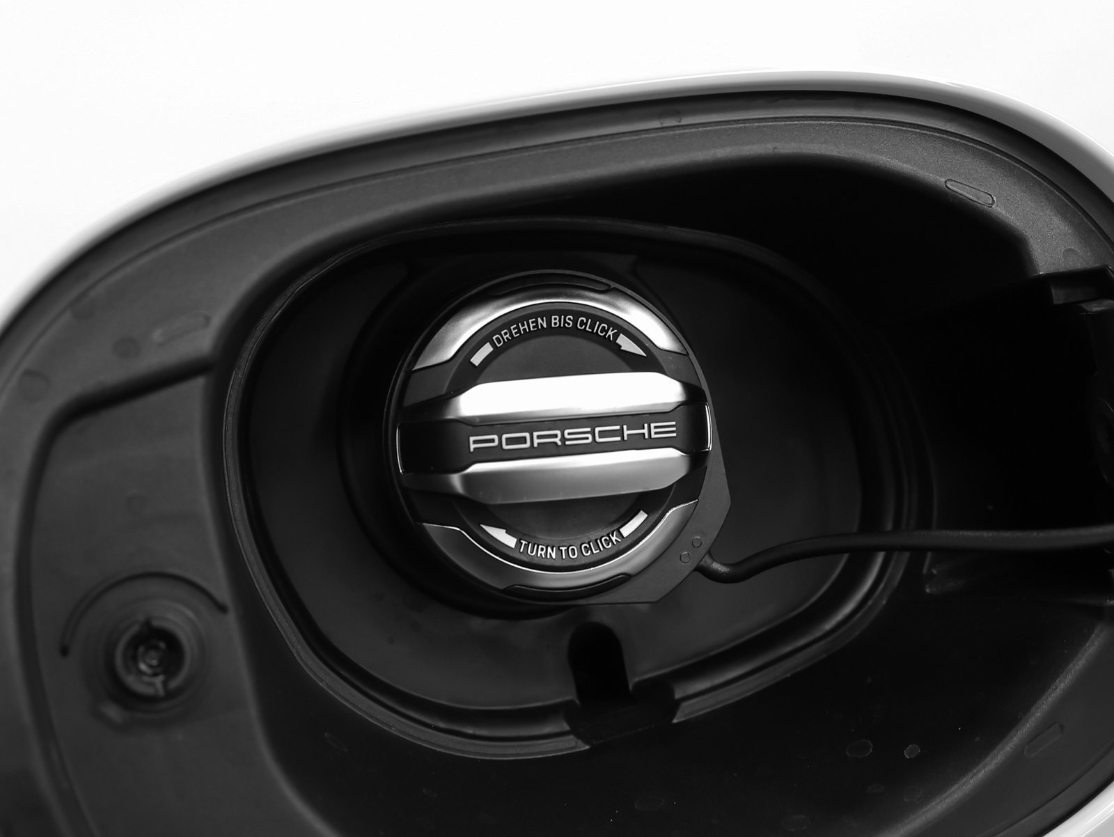 Certified 2026 Porsche Macan AWD/4WD image 17