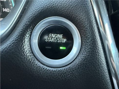 Used 2020 Chevrolet Traverse LT image 38