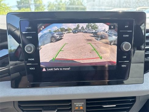 Used 2025 Volkswagen Jetta SE w/ Sunroof Package image 21