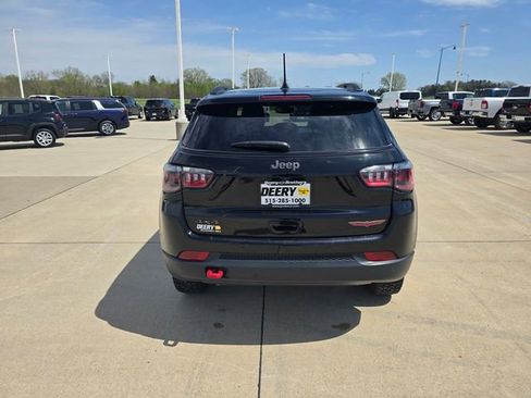 Used 2025 Jeep Compass Trailhawk image 11