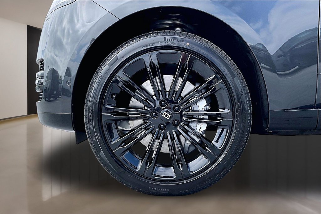 New 2027 Land Rover Range Rover Long Wheelbase SE AWD/4WD image 14