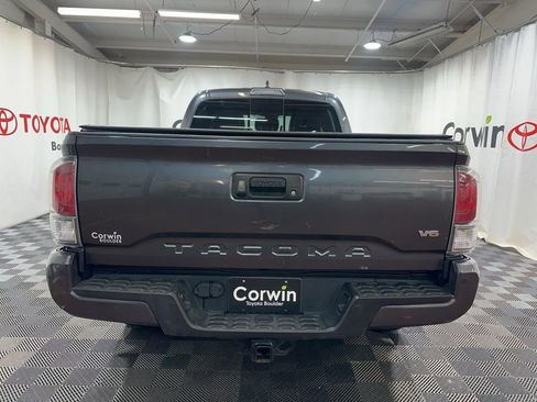 Used 2022 Toyota Tacoma TRD Off-Road image 5