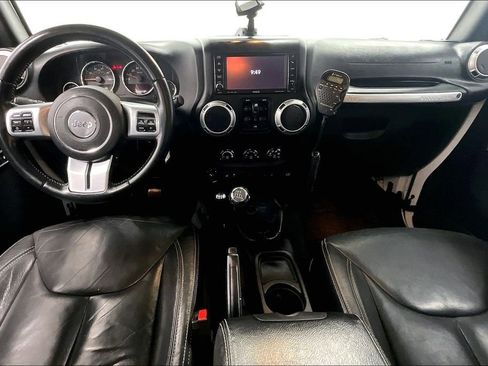 Used 2015 Jeep Wrangler Unlimited Rubicon AWD/4WD image 17