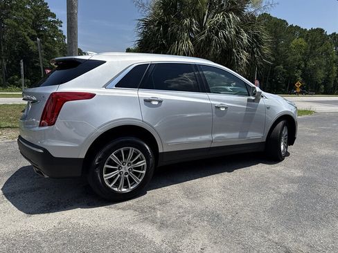 Used 2017 Cadillac XT5 Luxury w/ Driver Awareness Package FWD image 4