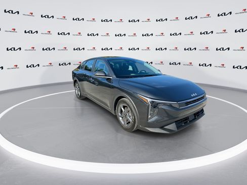 Certified 2025 Kia K4 FWD image 2