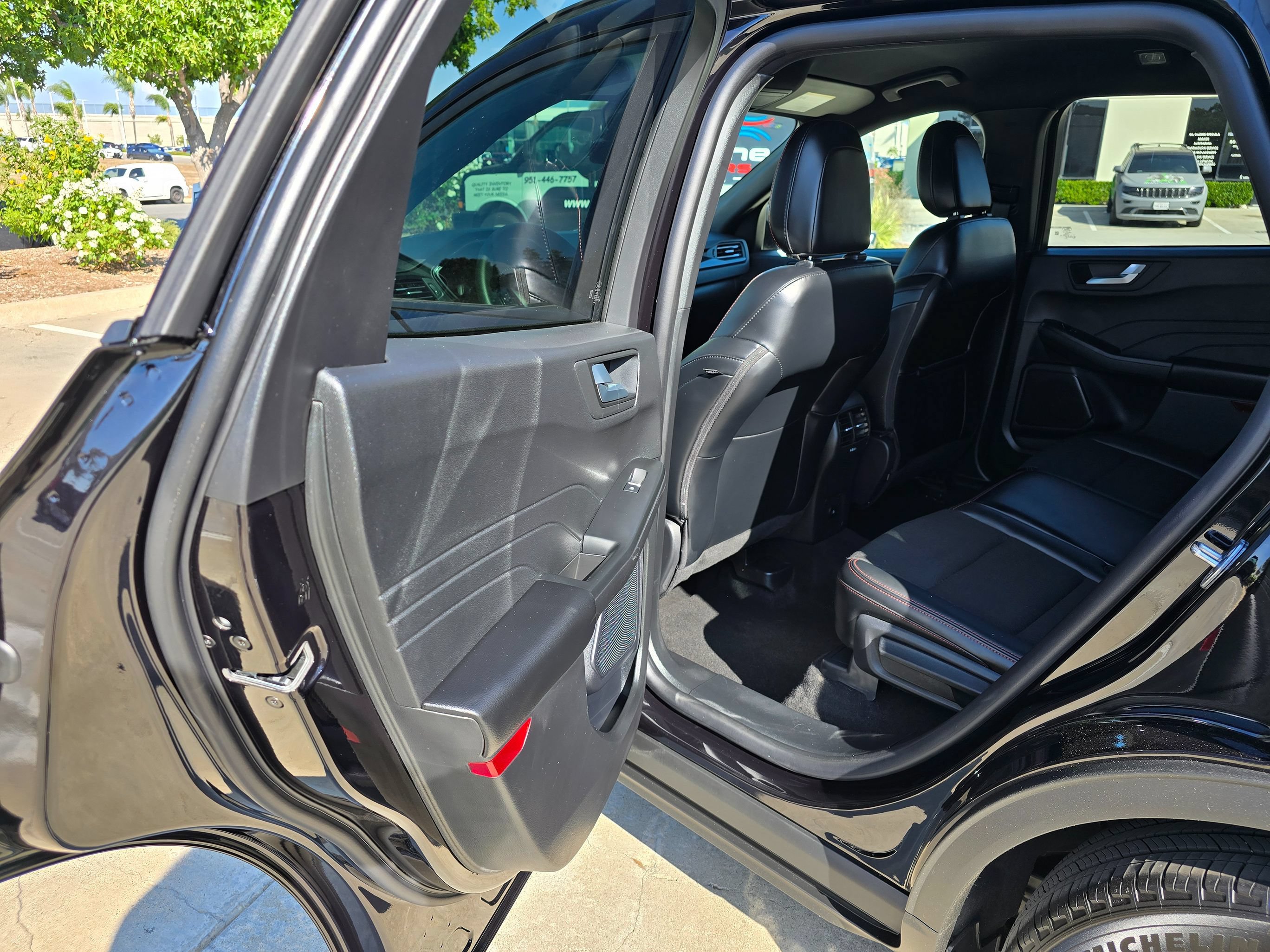 Used 2025 Ford Escape ST-Line FWD image 17