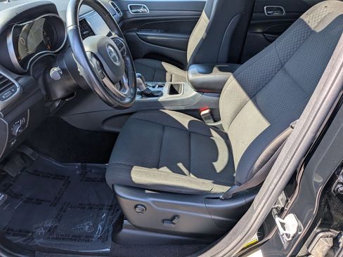 Certified 2022 Jeep Grand Cherokee Laredo E w/ Security & Convenience Group AWD/4WD image 12