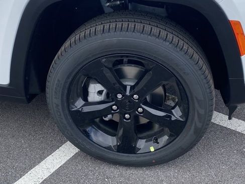 New 2025 Jeep Grand Cherokee Limited image 11