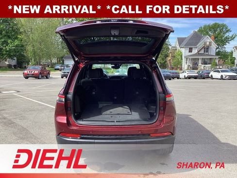 Used 2023 Jeep Grand Cherokee Limited w/ Luxury Tech Group II AWD/4WD image 7
