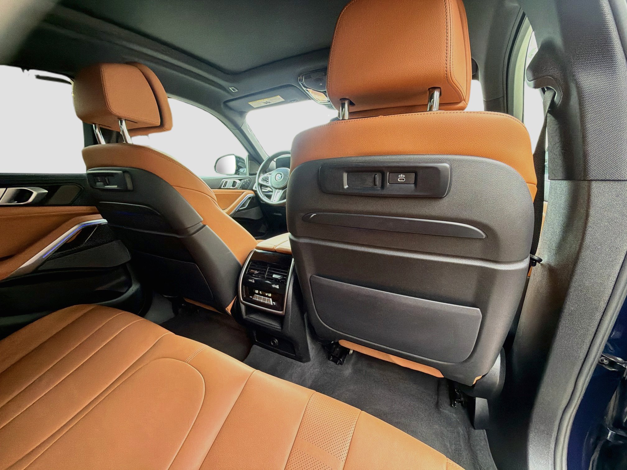 Used 2022 BMW X6 M50i w/ Executive Package AWD/4WD image 30