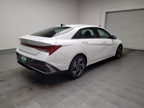 Used 2025 Hyundai Elantra SEL image 9