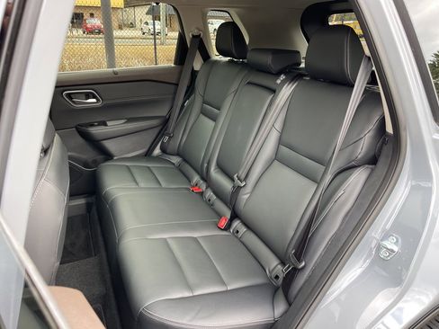 Used 2021 Nissan Rogue SL w/ Premium Package image 21