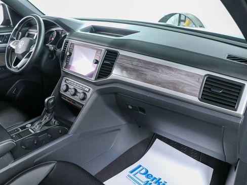 Used 2021 Volkswagen Atlas Cross Sport SE w/ Panoramic Sunroof Package FWD image 27