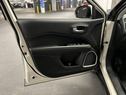 Used 2019 Jeep Compass Limited image 16